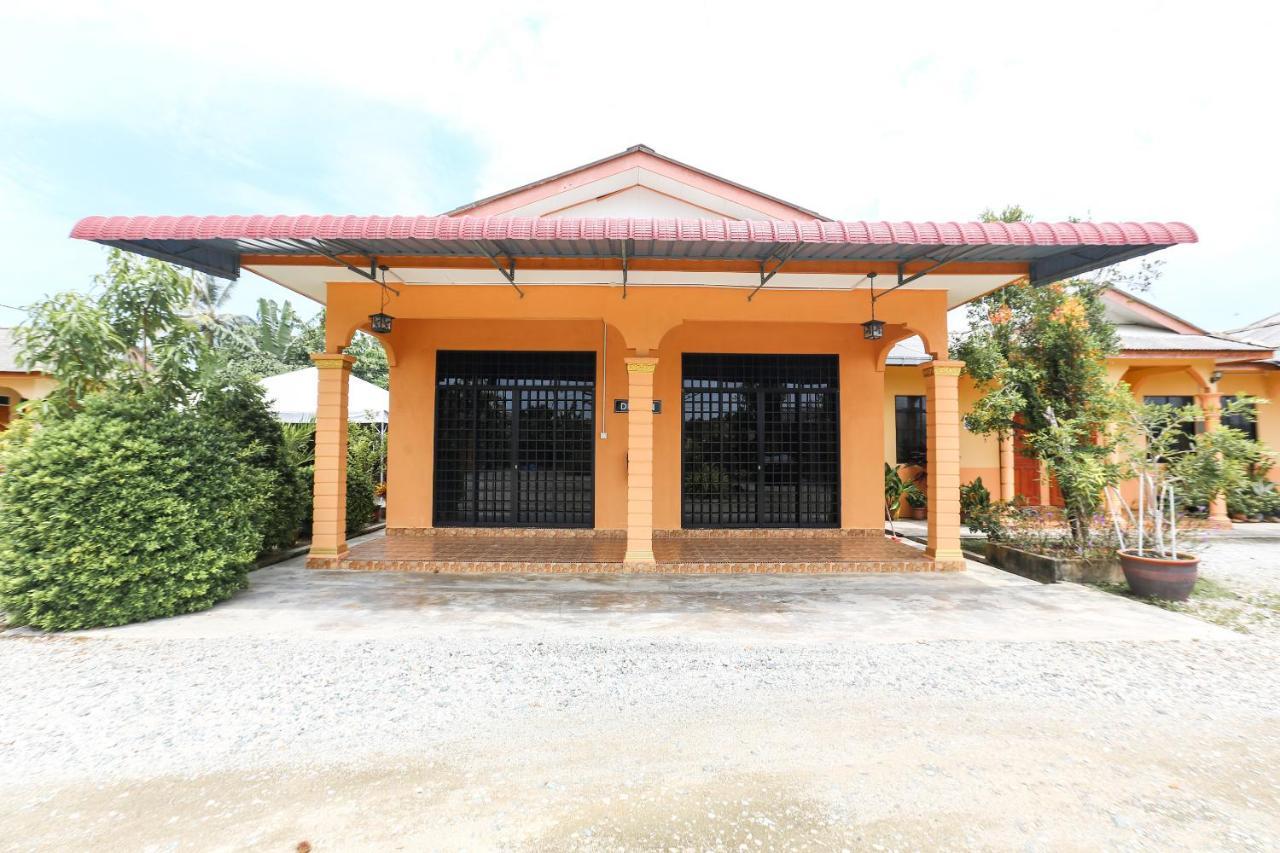 Oyo 89887 Chalet Yunie Marang Exteriör bild