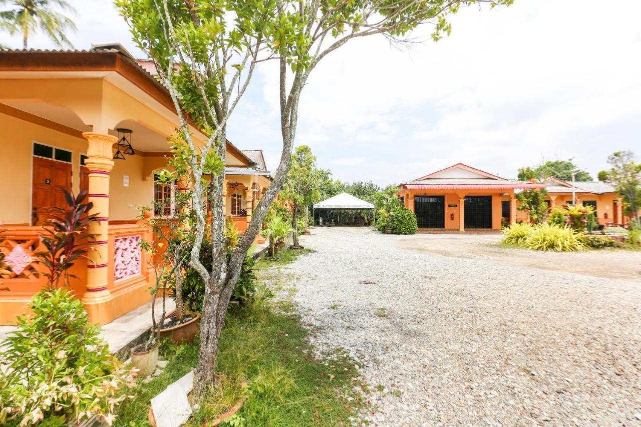 Oyo 89887 Chalet Yunie Marang Exteriör bild