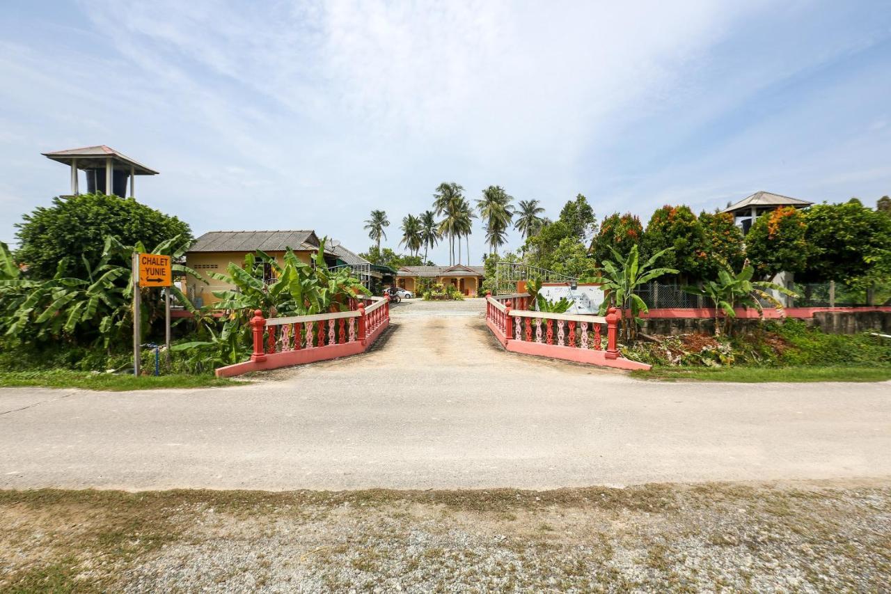 Oyo 89887 Chalet Yunie Marang Exteriör bild