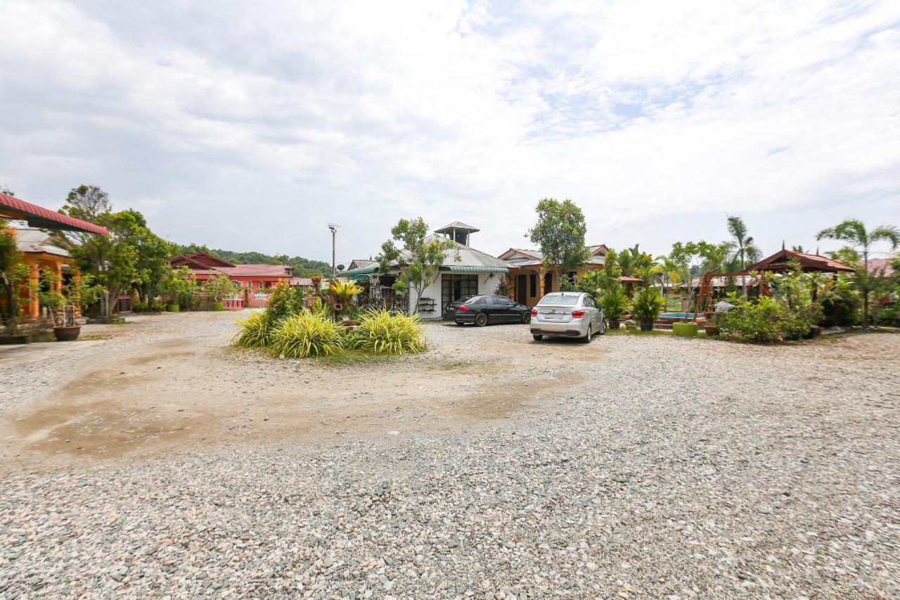 Oyo 89887 Chalet Yunie Marang Exteriör bild