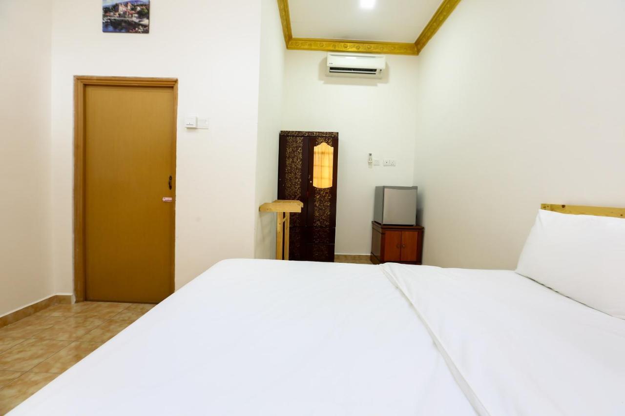 Oyo 89887 Chalet Yunie Marang Exteriör bild